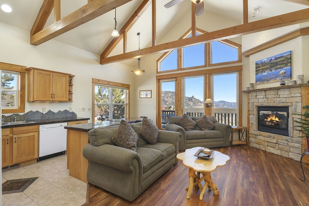 Condo, 2 Bedrooms