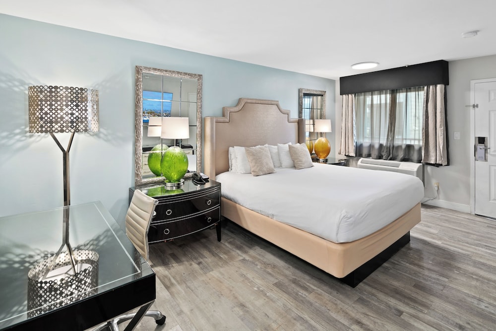 Room, 2 Queen Beds (Pet Friendly) photo 2