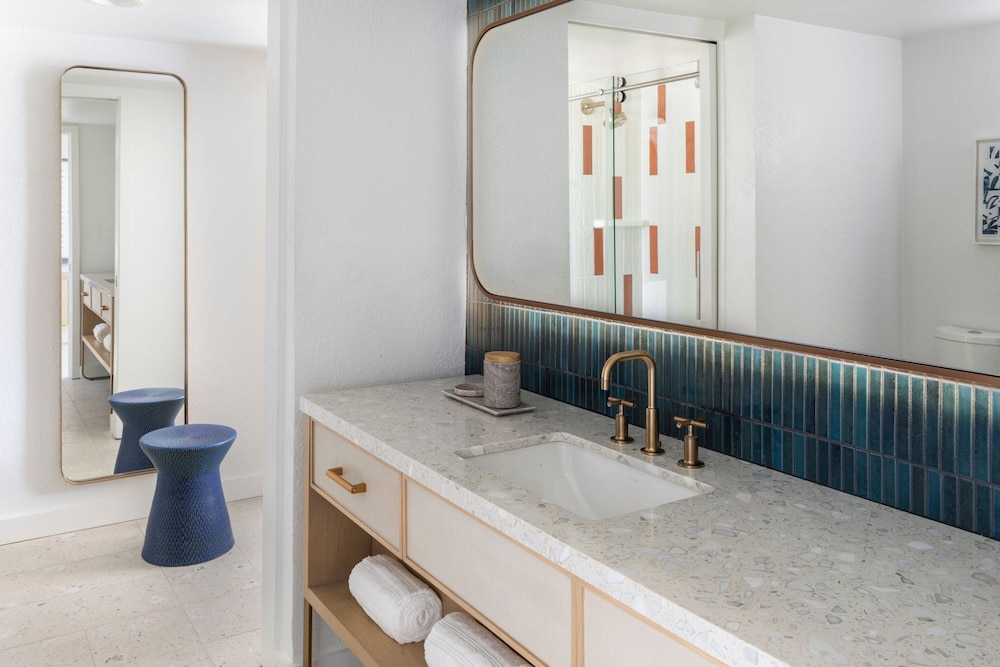 1 Bedroom Suite, 1 King, Cove Oceanview, Sofabed, Balcony - Adults Only At The Cove