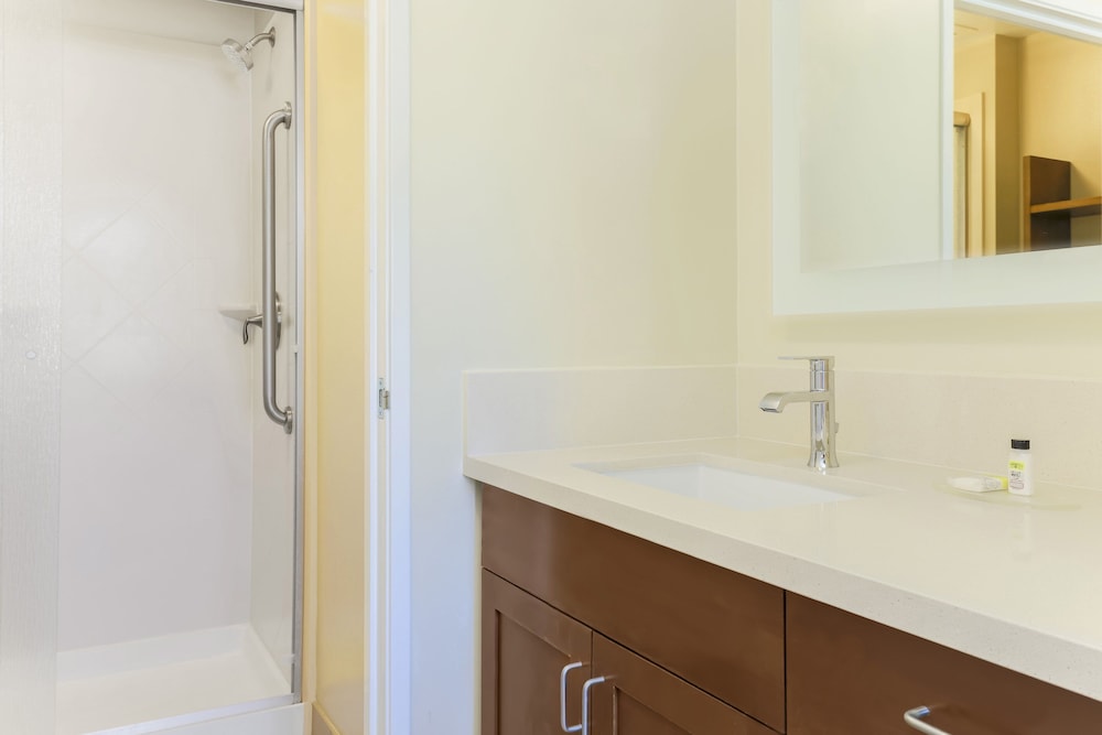 Suite, 1 Bedroom, Kitchen - Photo 7