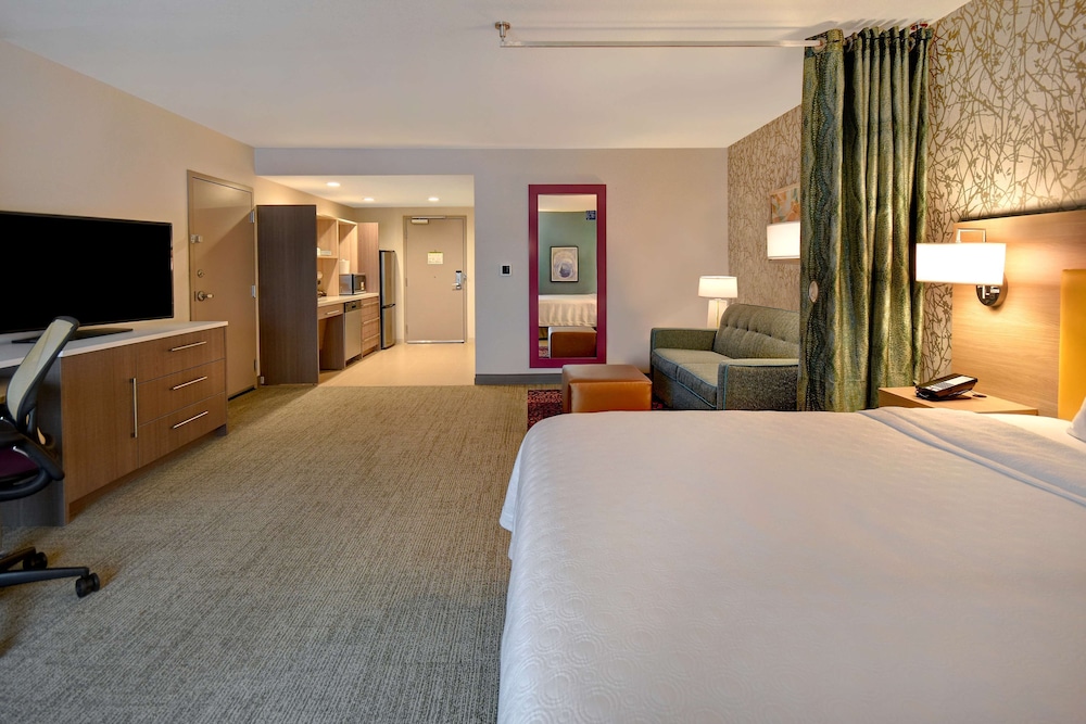 Studio Suite, 1 King Bed, Non Smoking - Photo 2