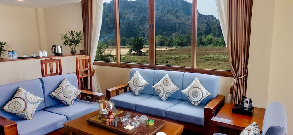 Executive Suite - Photo 6