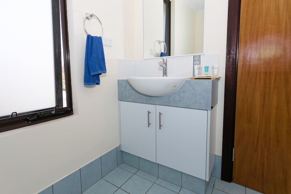 Executive One-Bedroom Apartment - Photo 5