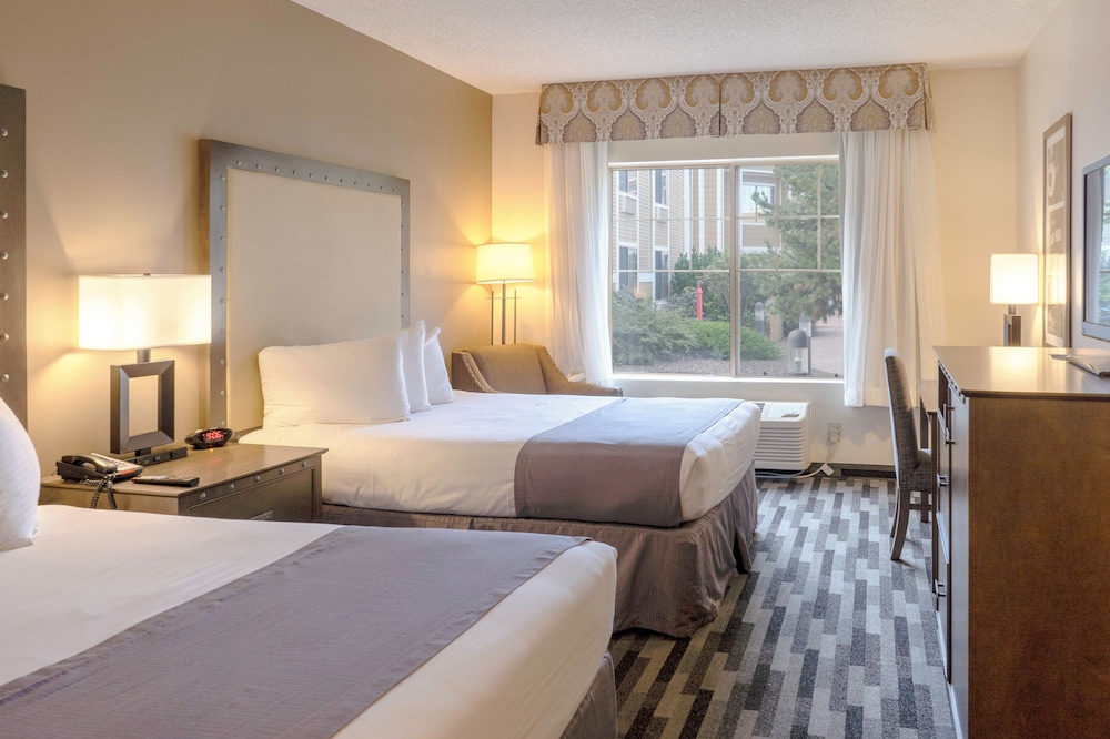 Standard Room, 2 Queen Beds - Photo 1