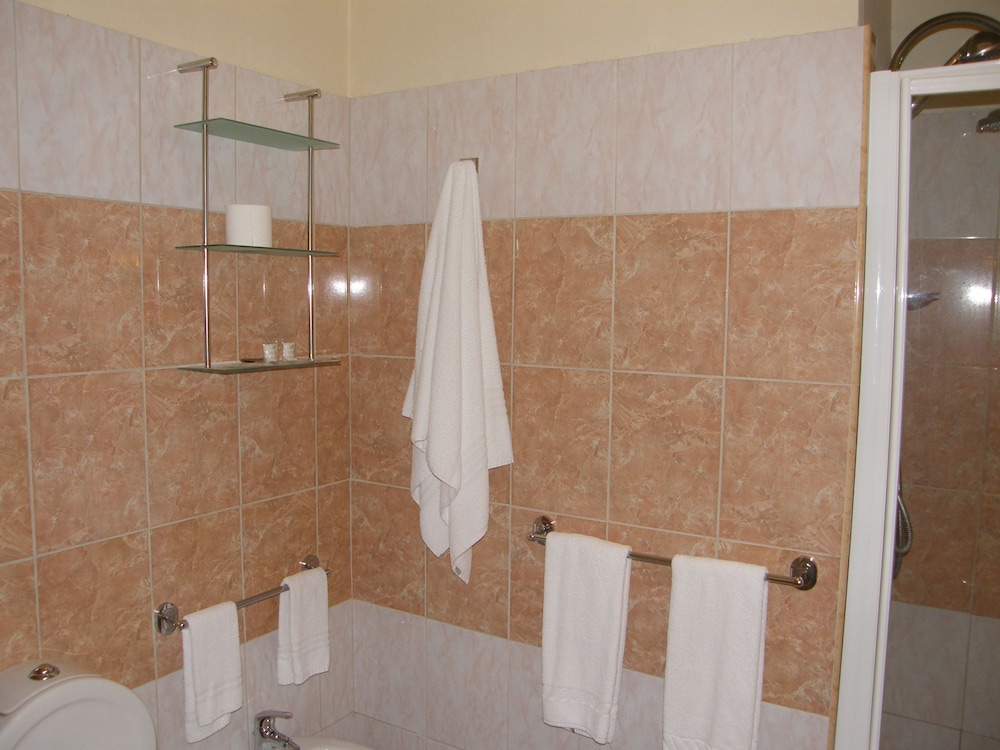 Economy Double Room, City View (external bathroom) photo 3