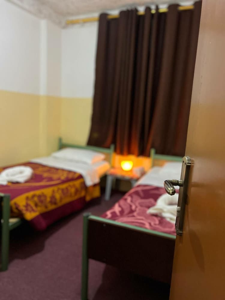 City Double Or Twin Room, 2 Twin Beds, Shared Bathroom, City View photo 2