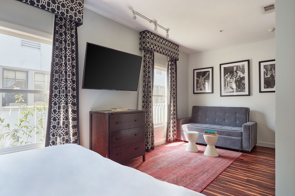 Superior Room, 1 King Bed With Sofa Bed photo 3