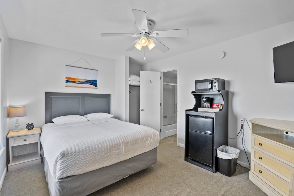 Room, 1 King Bed, Ocean View photo 1