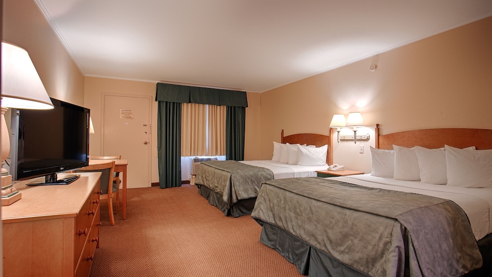 Room, 2 Double Beds, Non Smoking, Refrigerator & Microwave, photo 6