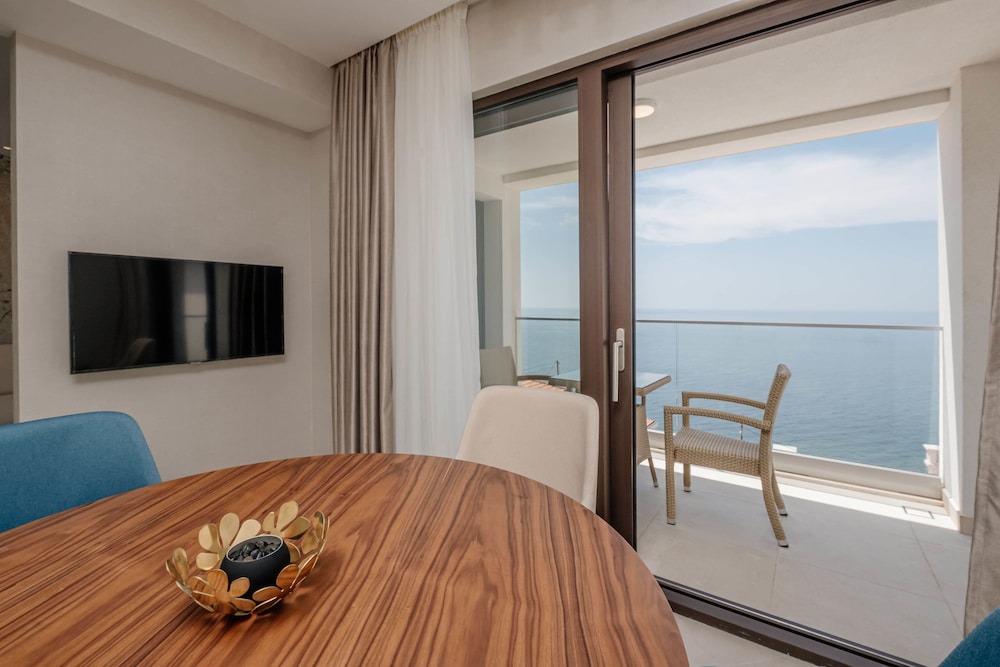 Deluxe Suite - Photo 14