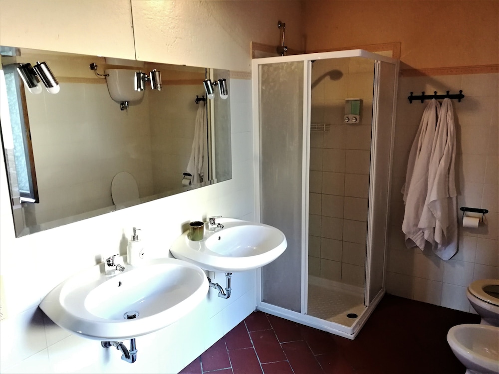 Elite Apartment, 3 Bedrooms, Lake View photo 2