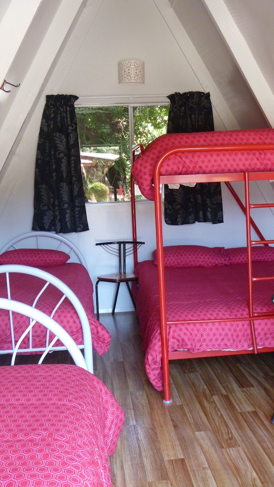 Standard Room, Non Smoking (Standard Chalets Sleeps 6) photo 1