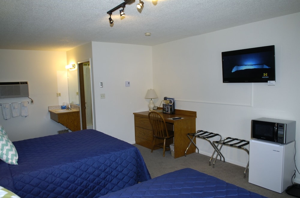 Superior Double Room, 2 Queen Beds, Private Bathroom photo 3
