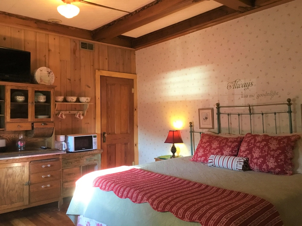 Cottage Suite #10 photo 3