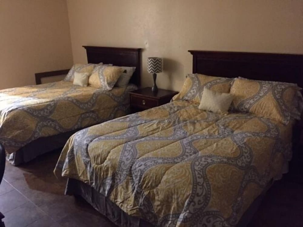 Room, 1 King Bed photo 3