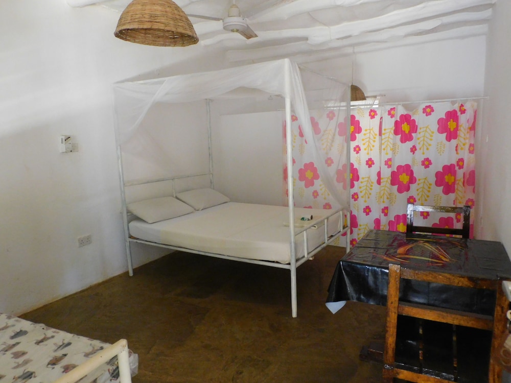 Basic Double Room, 1 Double Bed, Private Bathroom, Garden View