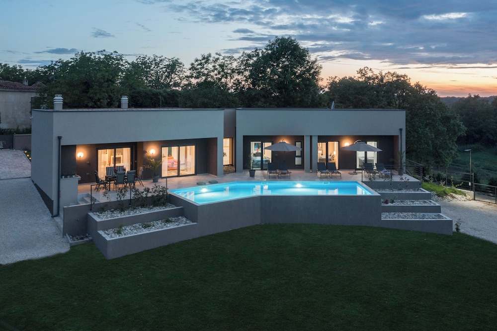 Villa, Vineyard View