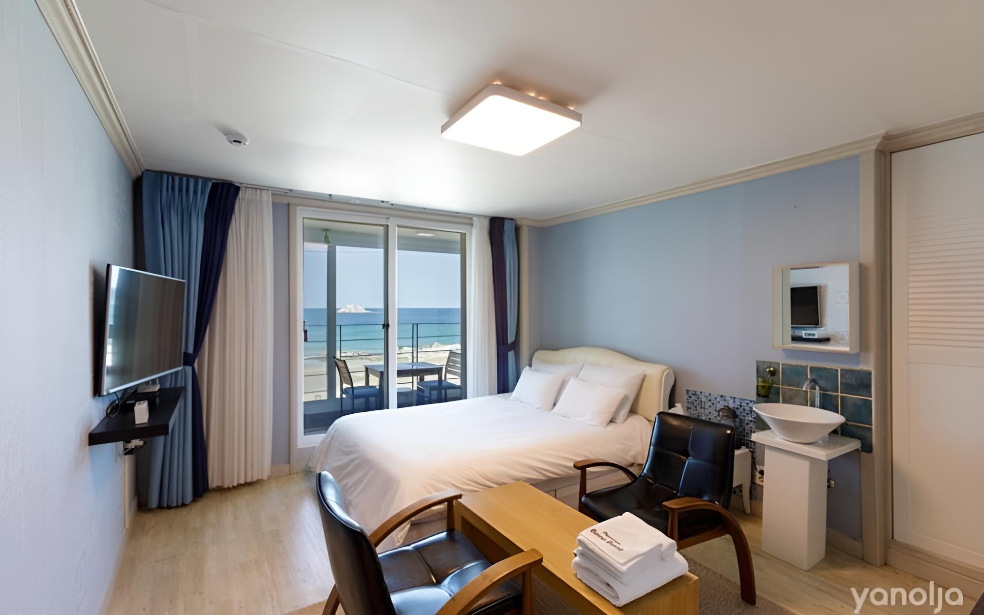Room (Room 301 (Whirlpool Spa)) - Photo 7