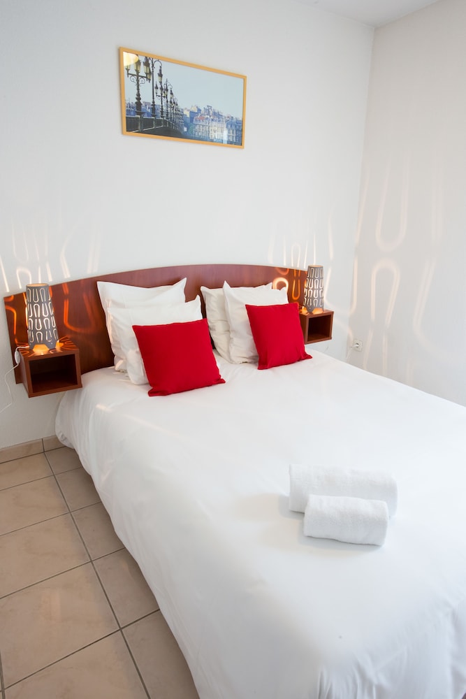 APARTMENT (DOUBLE BED, SINGLE BEDS AND SOFA BED) photo 1