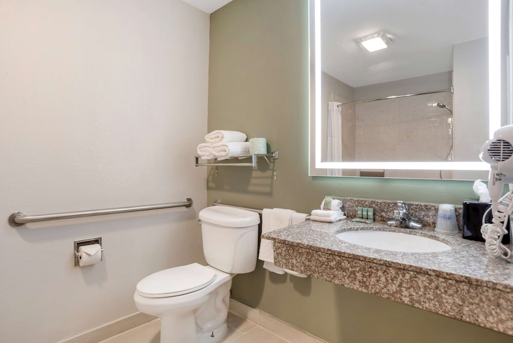 Standard Room, 2 Queen Beds, Accessible, Non Smoking - Photo 4