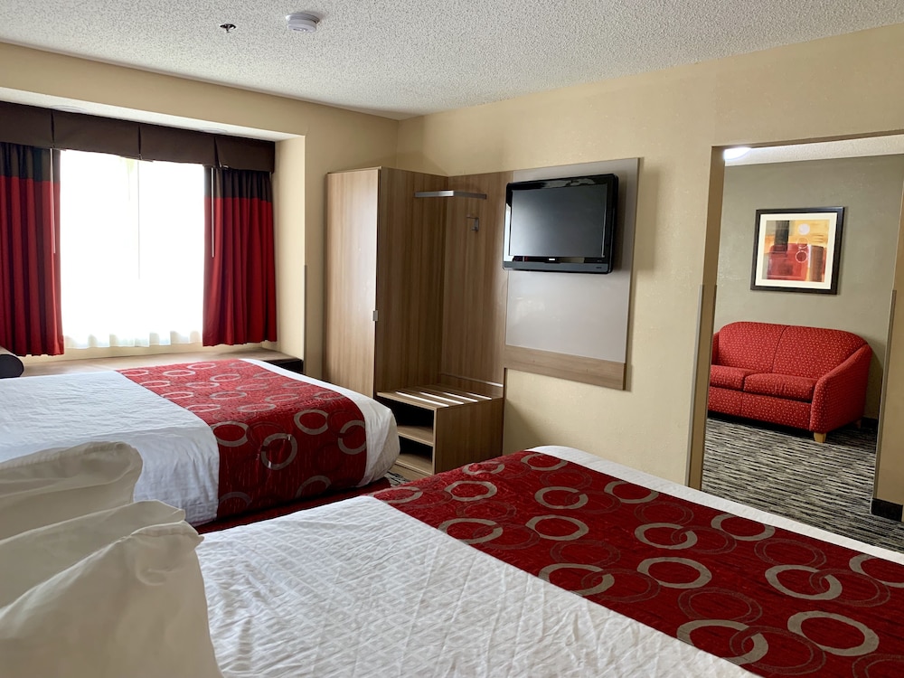 Suite, 2 Queen Beds - Photo 2