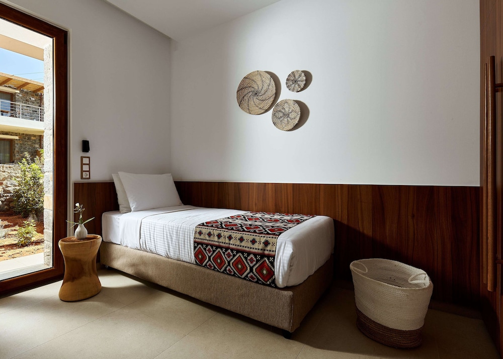 Two Bedroom Suite with Private Pool and Garden - Photo 6