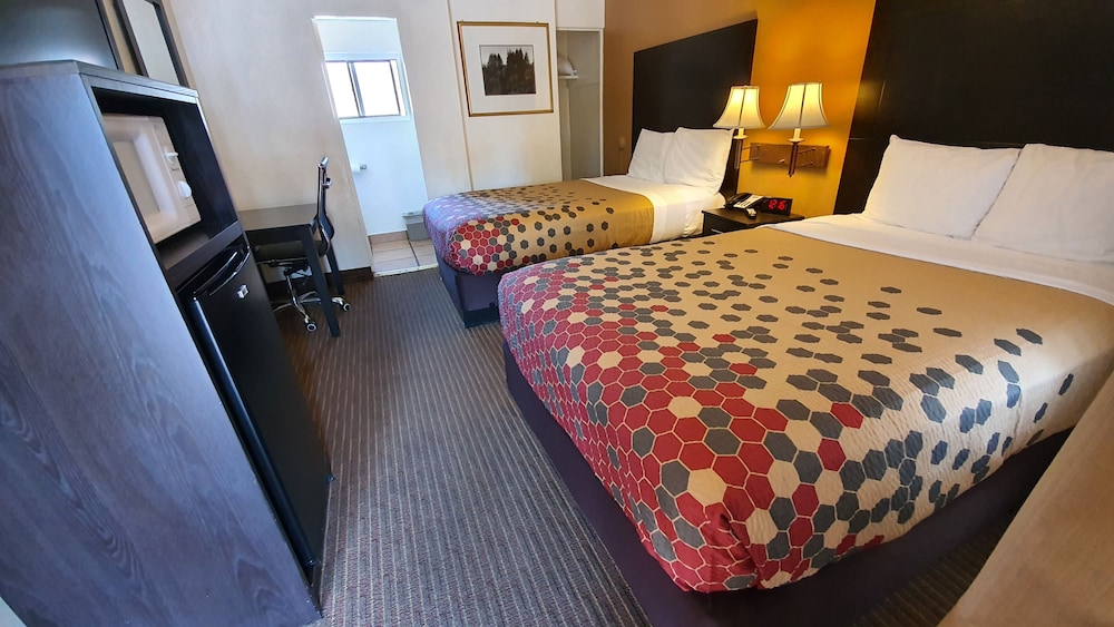 Standard Double Room, 2 Double Beds, Non Smoking - Photo 4