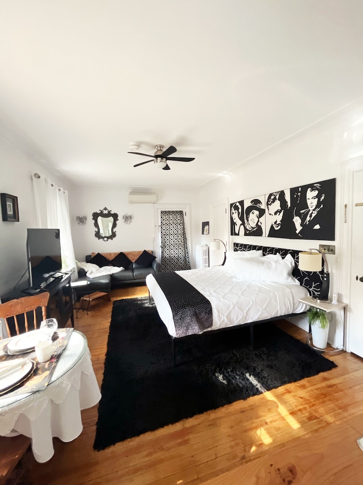 Studio King Suite photo 1