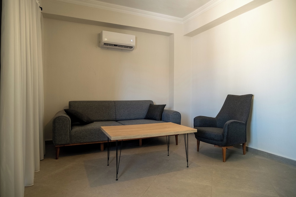Classic Condo, 1 Bedroom - Photo 11