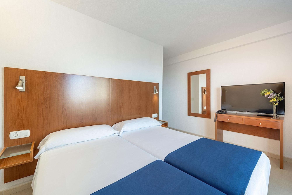 Double or Twin Room, Terrace, Sea View photo 2