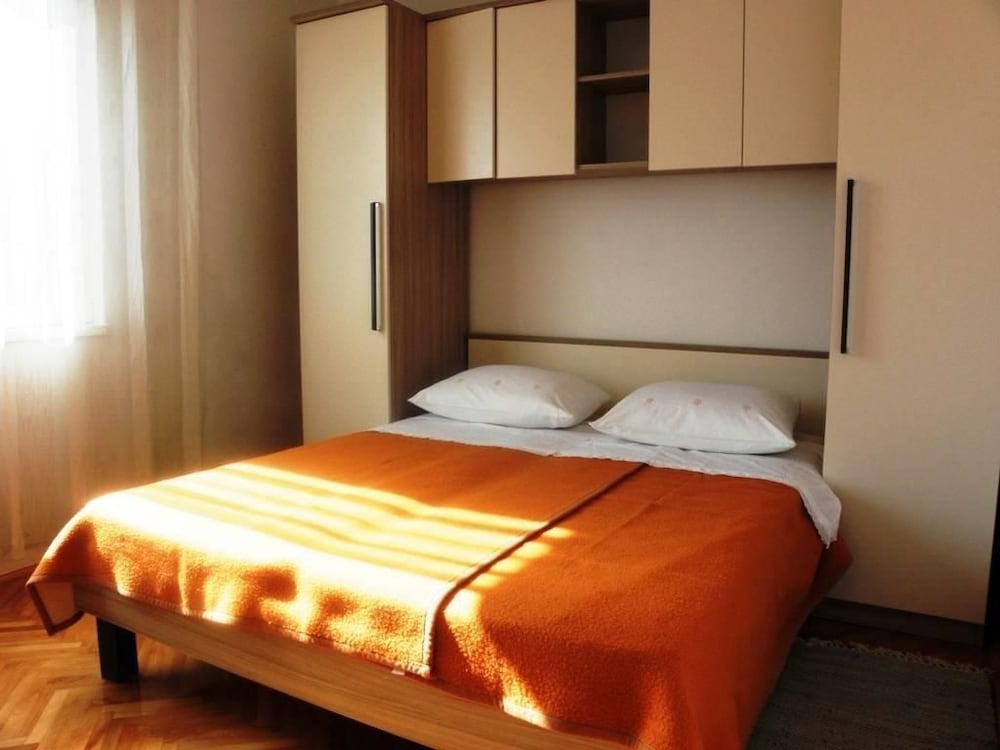 Apartment, Multiple Beds