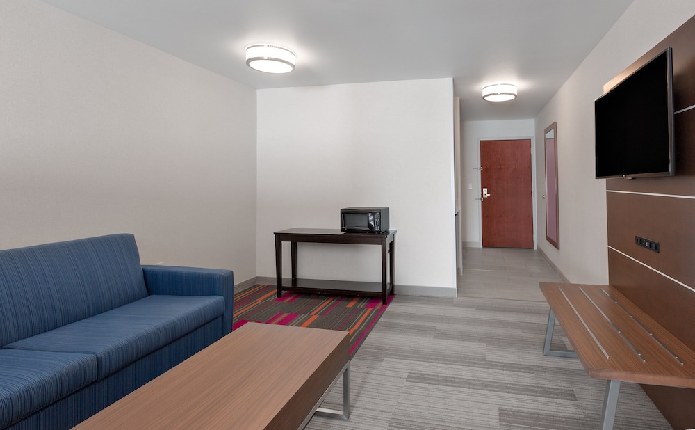 Room, 1 Double Bed, Accessible, Bathtub (Mobility) - Photo 2