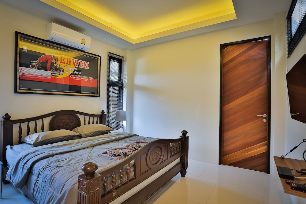 Standard Room, 1 Queen Bed, Garden View