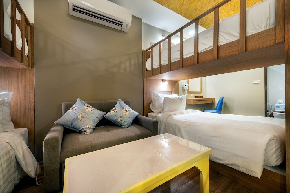 Family Quadruple Room - Photo 2