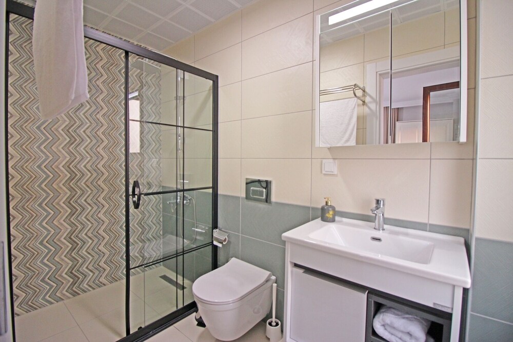 Standard Triple Room, Partial Sea View photo 2