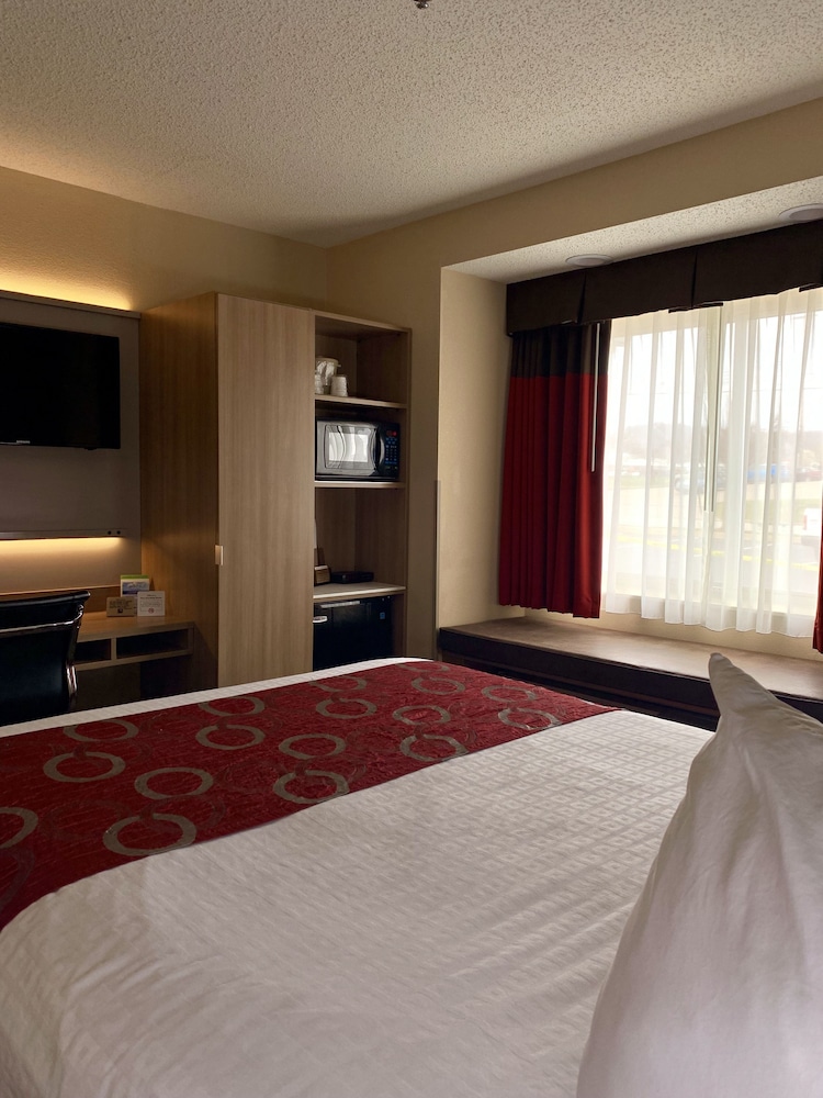 Standard Room, 1 Queen Bed - Photo 3