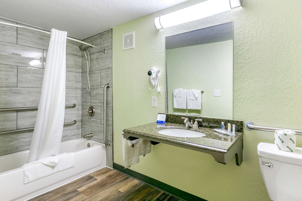 Room, 1 King Bed, Accessible, Non Smoking - Photo 3