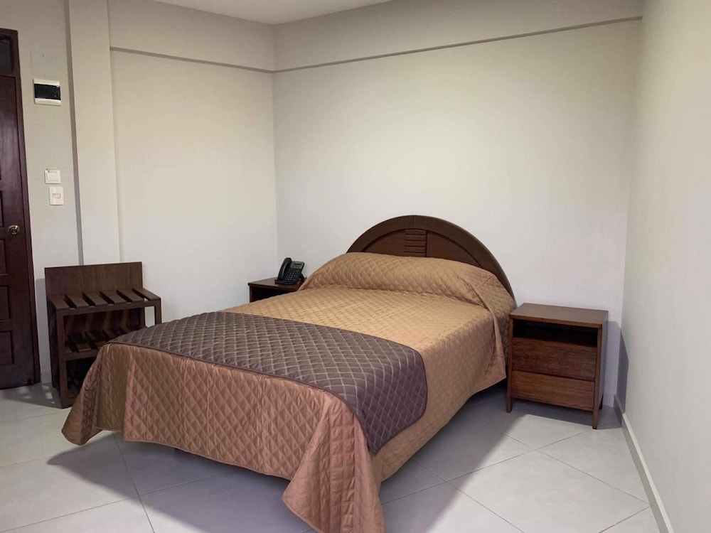 Single Room, 1 Double Bed