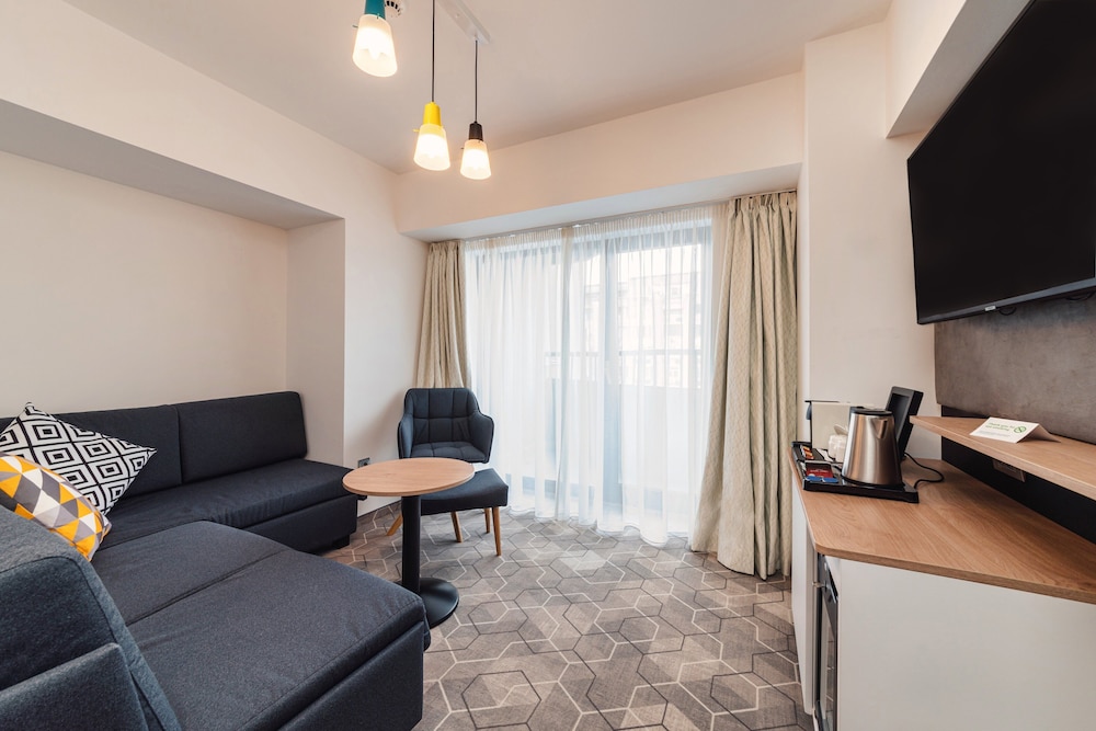 Suite, 1 Bedroom (Living Area) photo 3