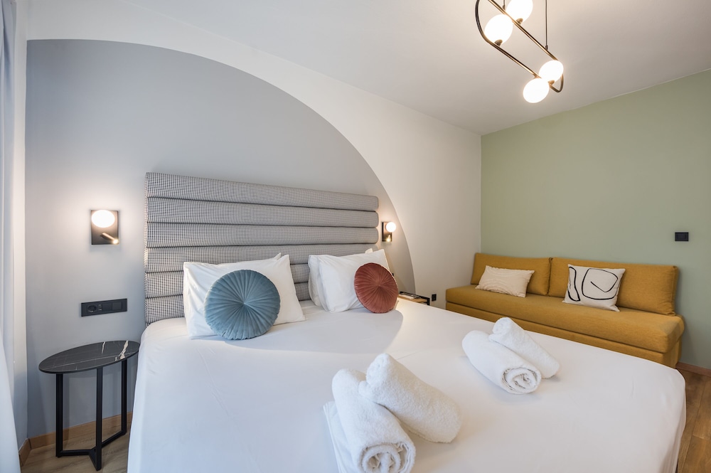 Superior Double Room, City View photo 3