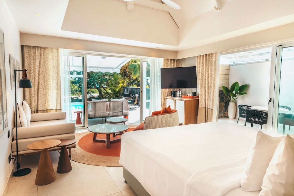 Junior Suite, Beachfront (Pool) photo 2