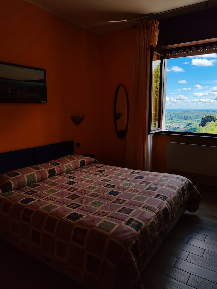Basic Double or Twin Room, Park View, Garden Area photo 1