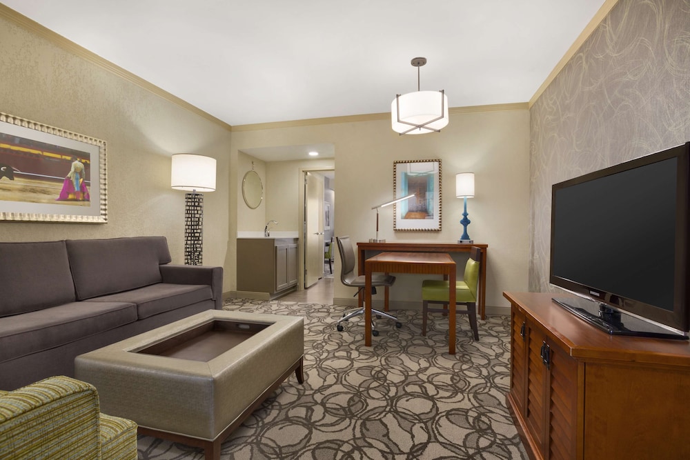 Suite, 1 King Bed, Accessible, Bathtub (Mobility & Hearing) - Photo 3