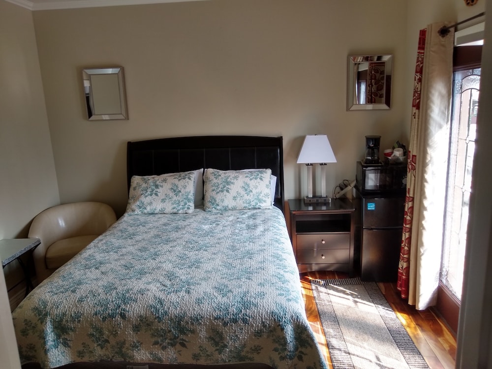 Room, 1 Queen Bed, Non-smoking - Photo 2