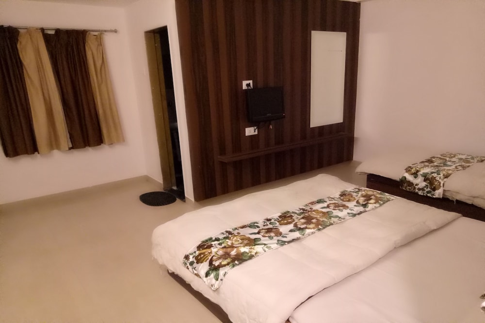 Deluxe Triple Room photo 2