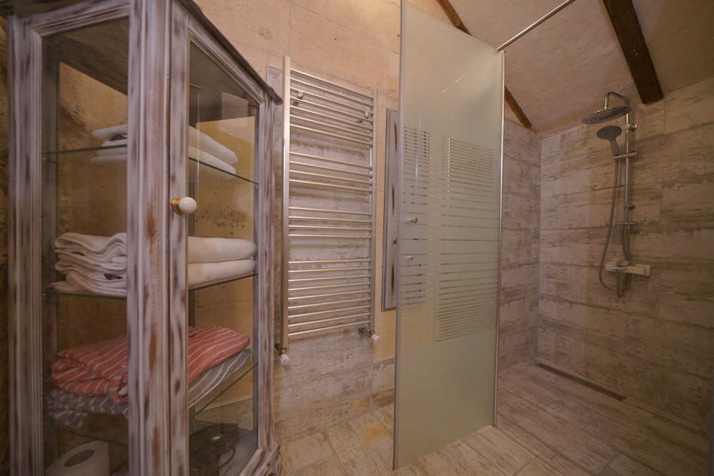 Panoramic Suite - Photo 12