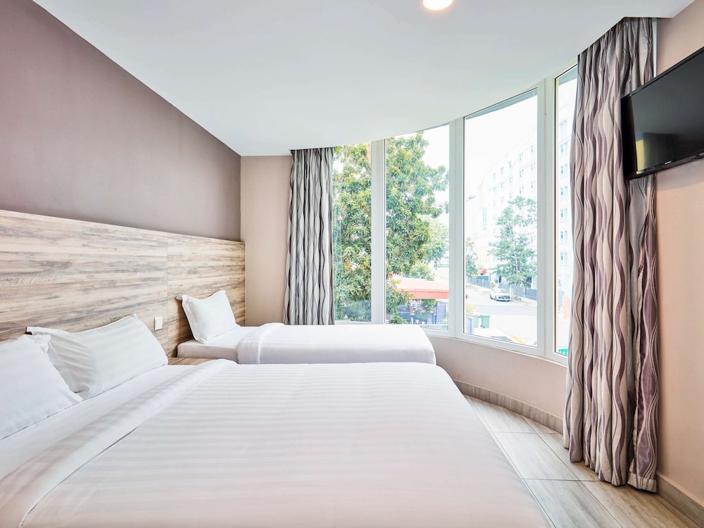 Deluxe Double Room, Multiple Beds photo 3