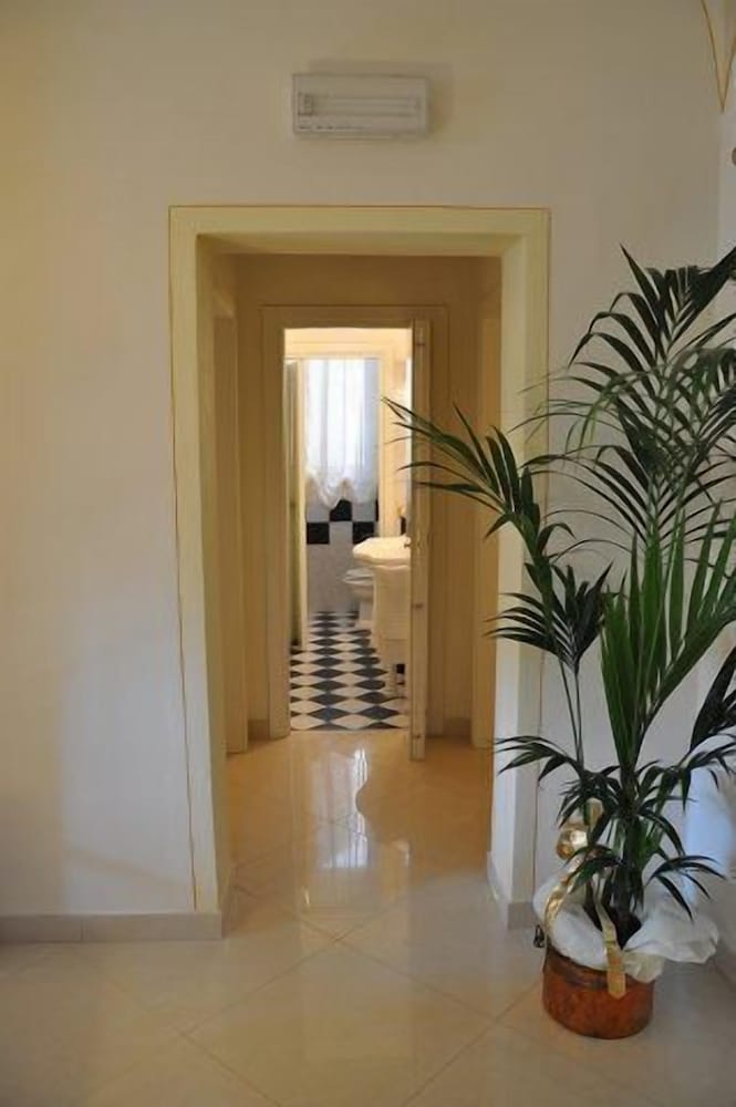 Double Room, Tower (Camera 6)