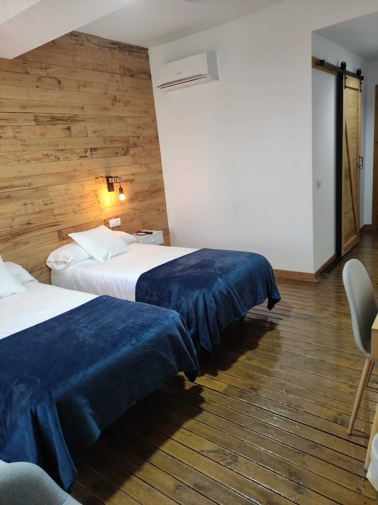 Twin Room, 2 Twin Beds, Balcony photo 2