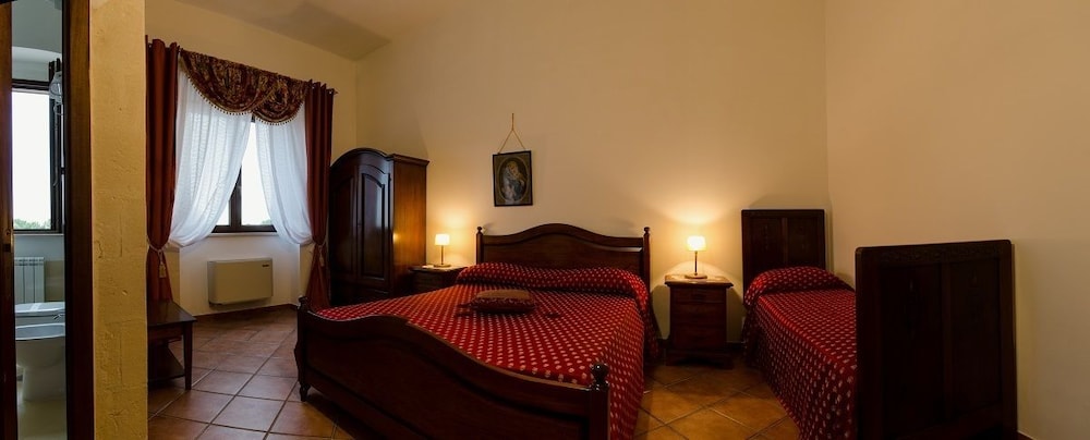 Basic Triple Room photo 1